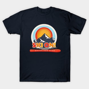 SKI ON! retro badge T-Shirt